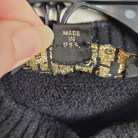 St. John Basic black cropped sweater Size Small Santana Knit Preppy Classic - Picture 5 of 6